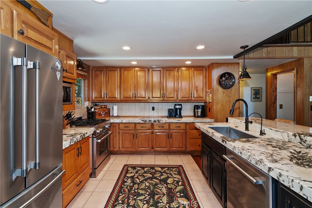 Lake Arrowhead, California, 92352, United States, 3 Bedrooms Bedrooms, ,1 BathroomBathrooms,Residential,For Sale,1988243