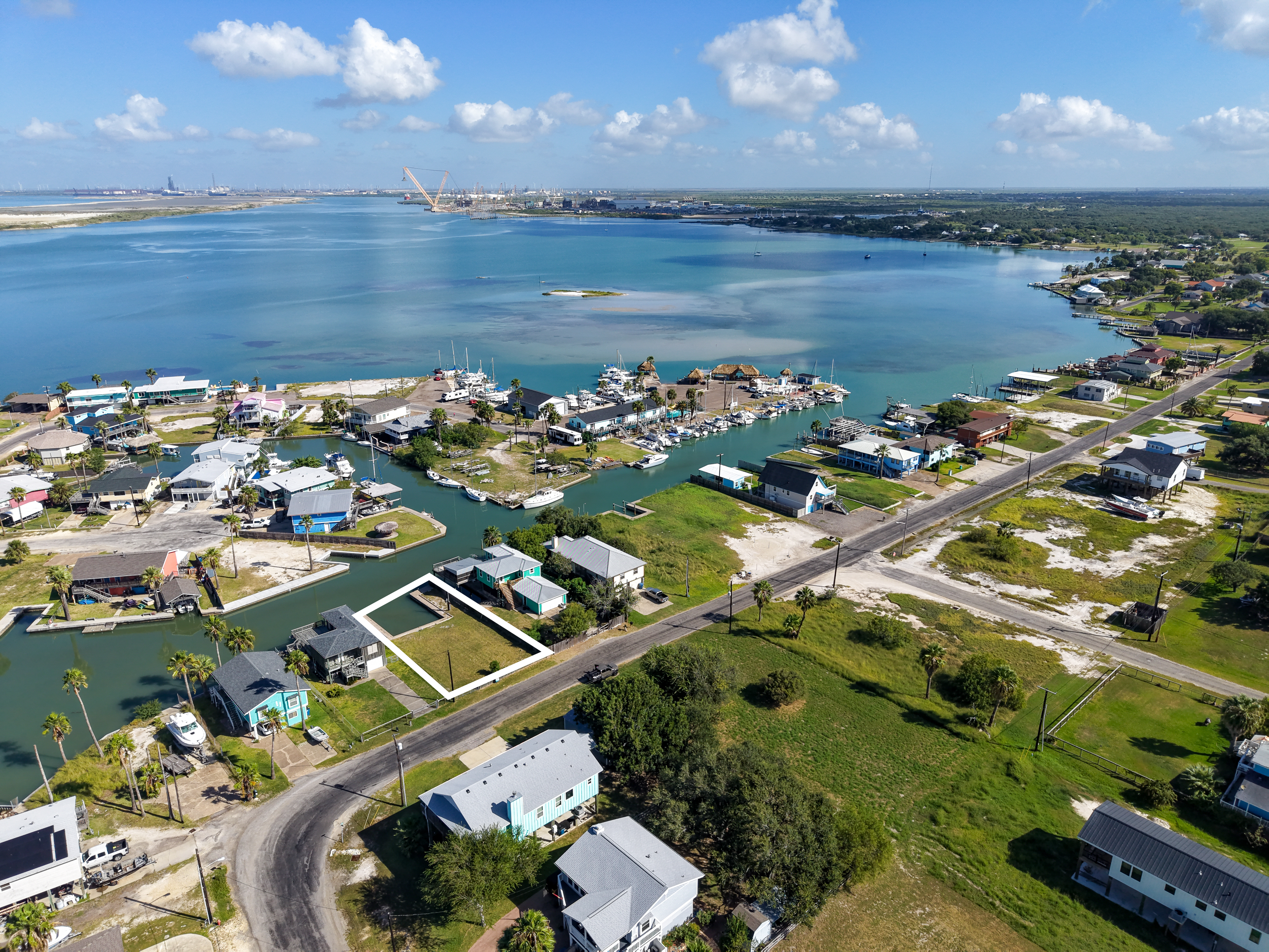  Canal Front Lot in Charming Ingleside - 物件實景