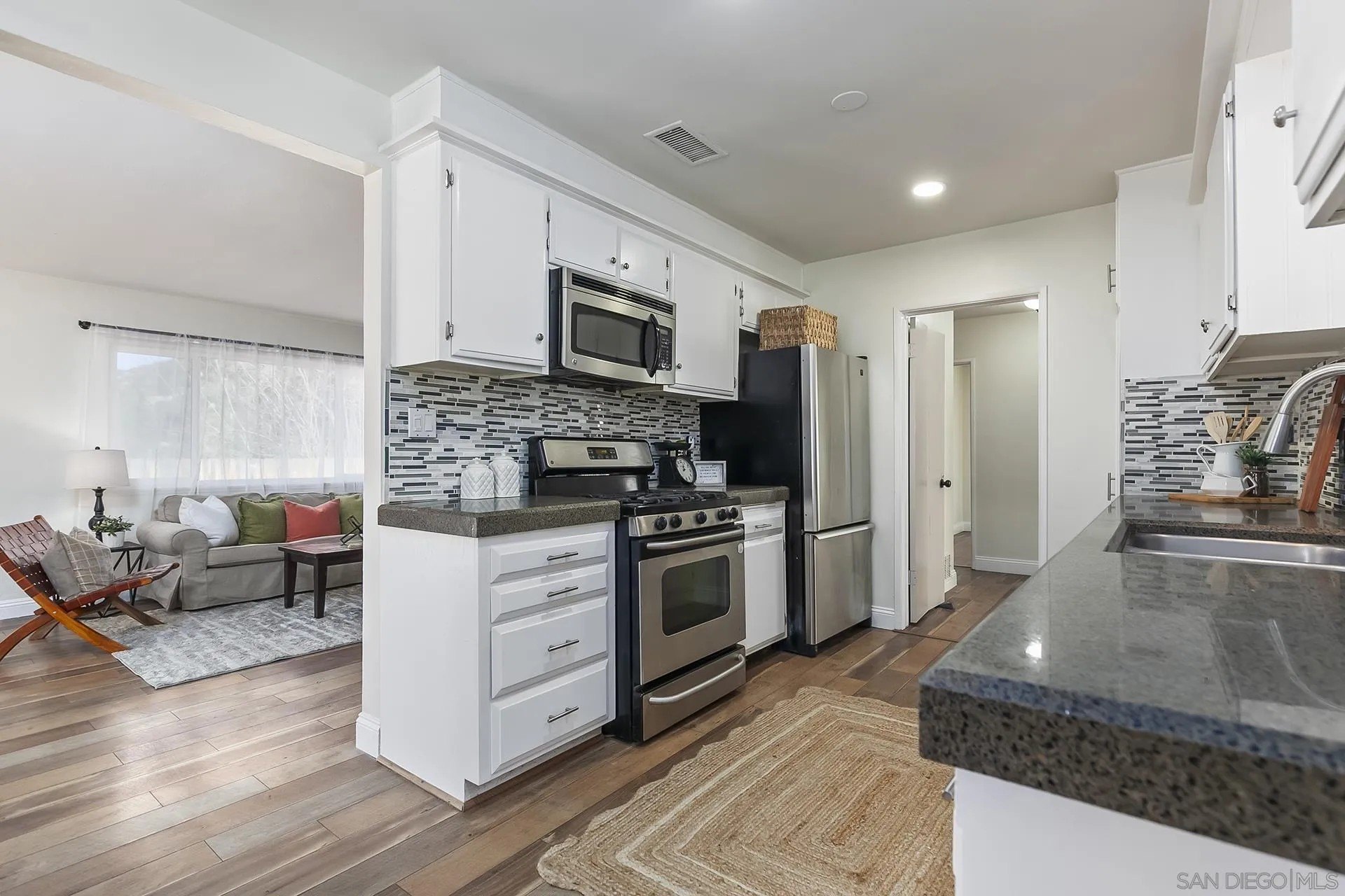 Alpine, California, 91901, United States, 3 Bedrooms Bedrooms, ,2 BathroomsBathrooms,Residential,For Sale,1990972