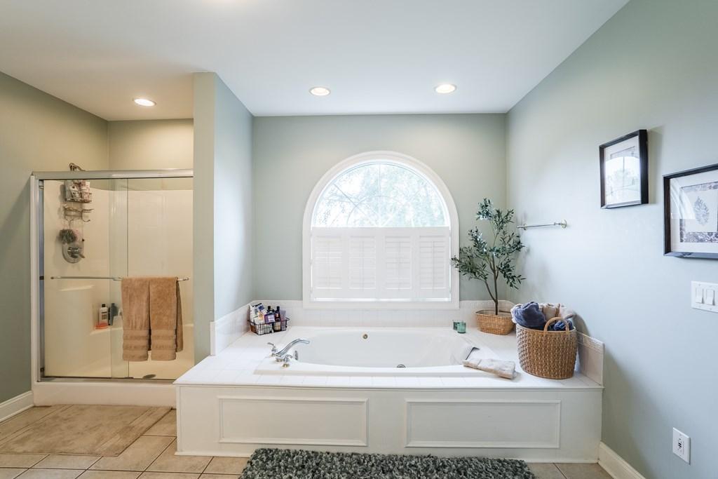 CHATSWORTH, Georgia, 30705, United States, 5 Bedrooms Bedrooms, ,6 BathroomsBathrooms,Residential,For Sale,1846610