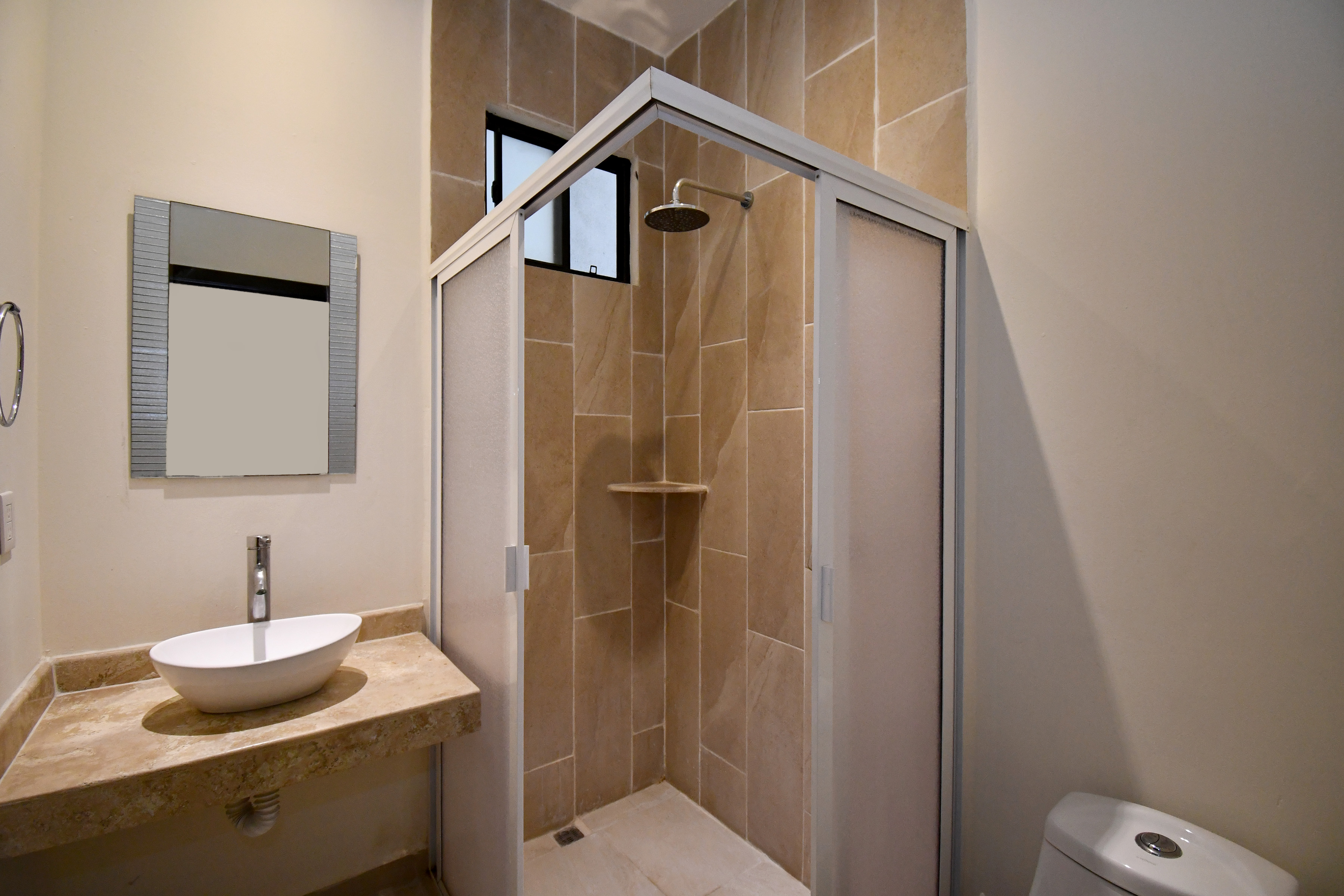  Comfort and Convenience in an Expansive Three-Bedroom Residence - 物件實景