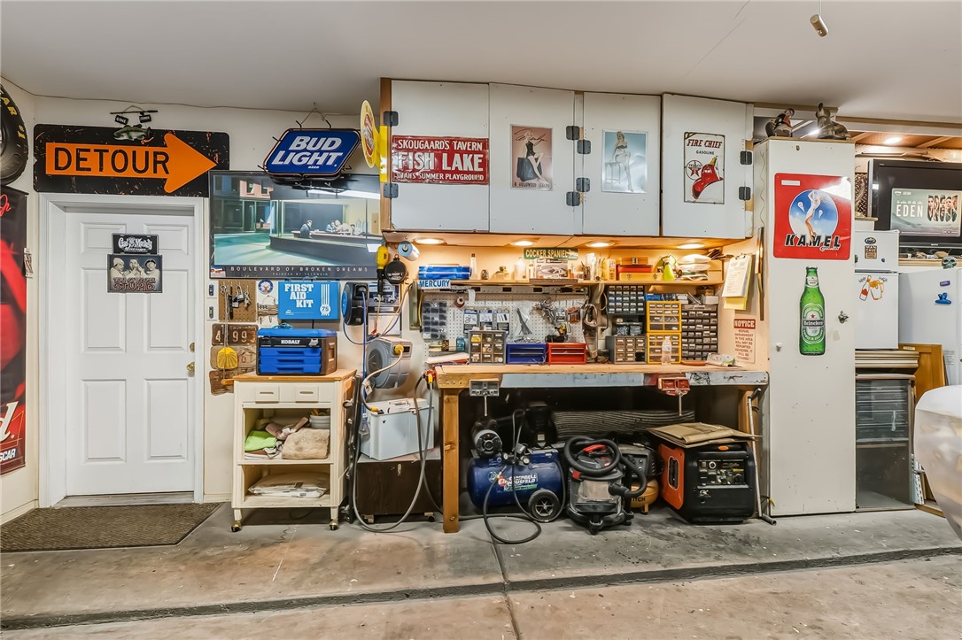 Bullhead City, Arizona, 86442, United States, 4 Bedrooms Bedrooms, ,2 BathroomsBathrooms,Residential,For Sale,1988926