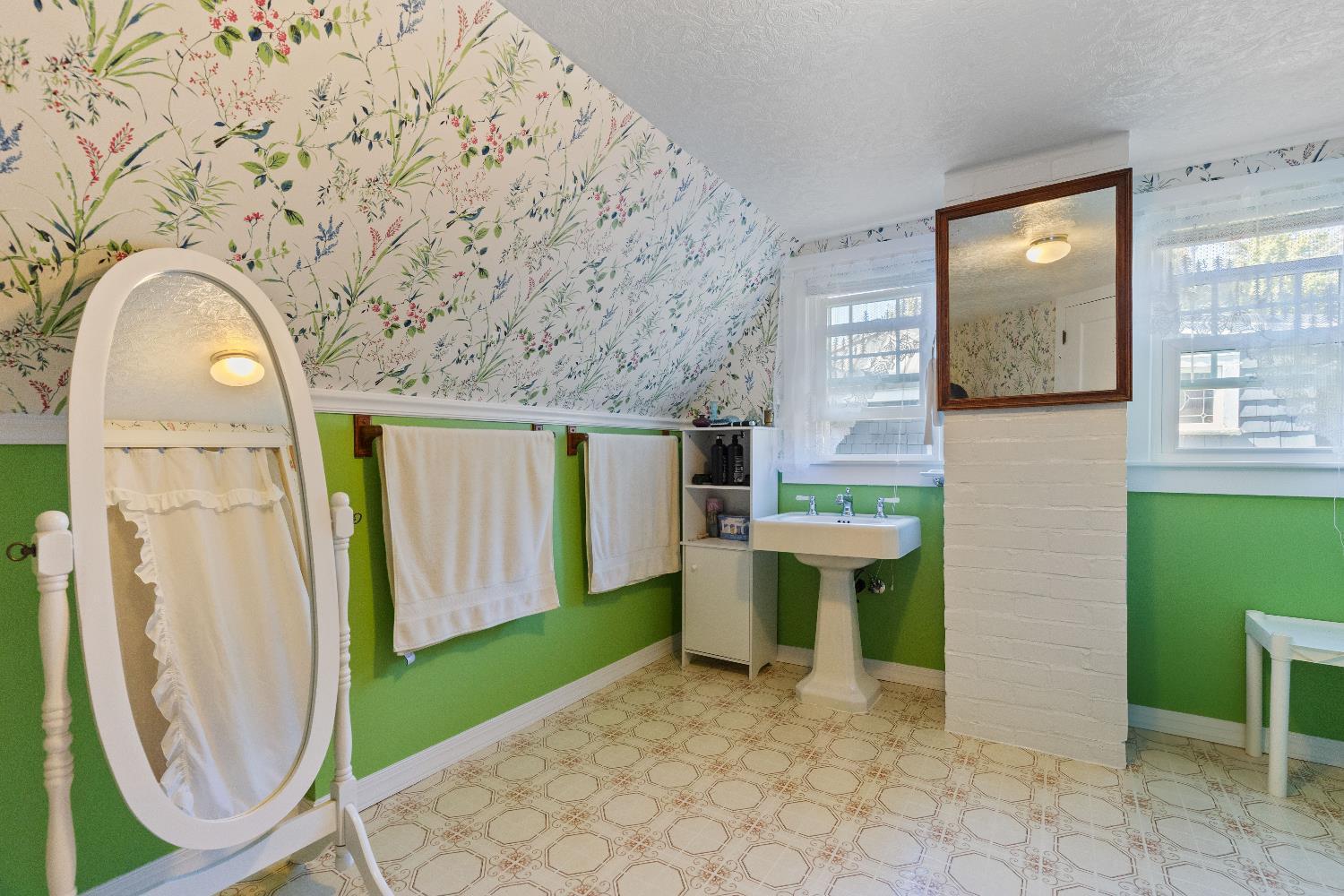 Grass Valley, California, 95945, United States, 2 Bedrooms Bedrooms, ,2 BathroomsBathrooms,Residential,For Sale,1928164