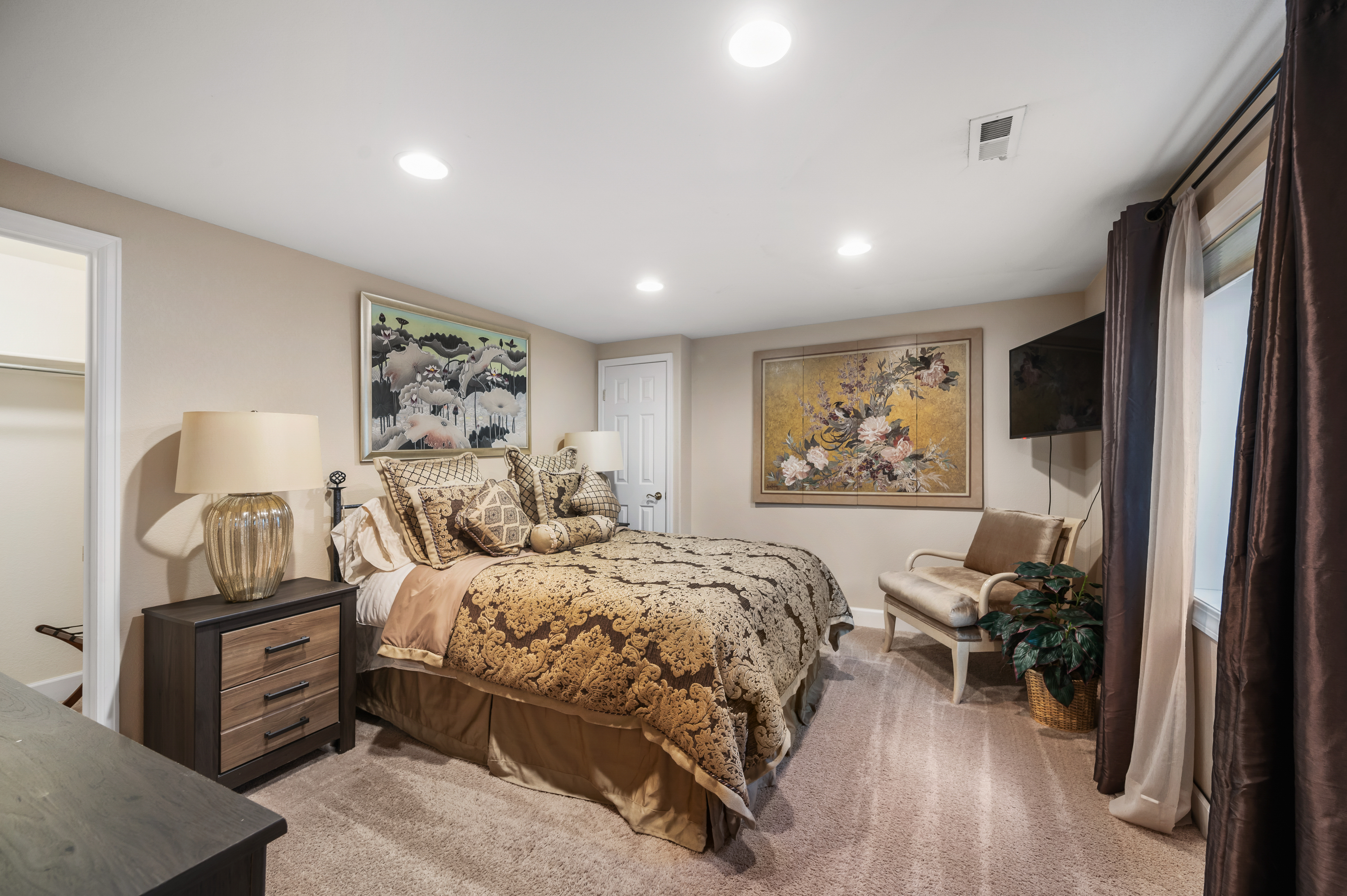  Luxury And Elegance Greet You At Every Turn In This Beautiful Home - 物件實景