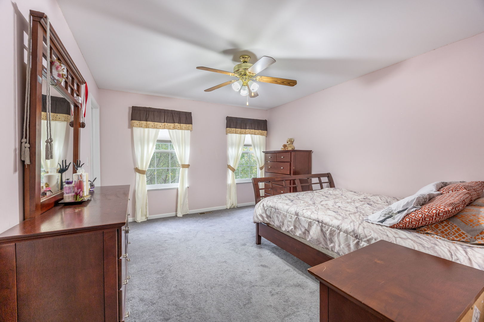 Aurora, Illinois, 60503, United States, 4 Bedrooms Bedrooms, ,4 BathroomsBathrooms,Residential,For Sale,1970243