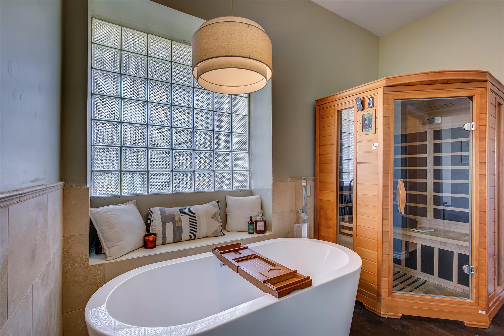 Sulphur Springs, Texas, 75482, United States, 5 Bedrooms Bedrooms, ,6 BathroomsBathrooms,Residential,For Sale,1978308