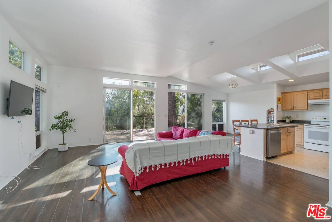 Calabasas, California, 91302, United States, 3 Bedrooms Bedrooms, ,2 BathroomsBathrooms,Residential,For Sale,2002954