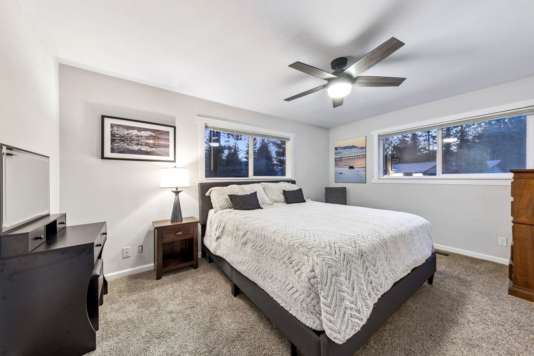  Move-In Ready 4 Bedroom Beauty  2022 Remodel  Fenced Yard, Forest Setting - 物件實景