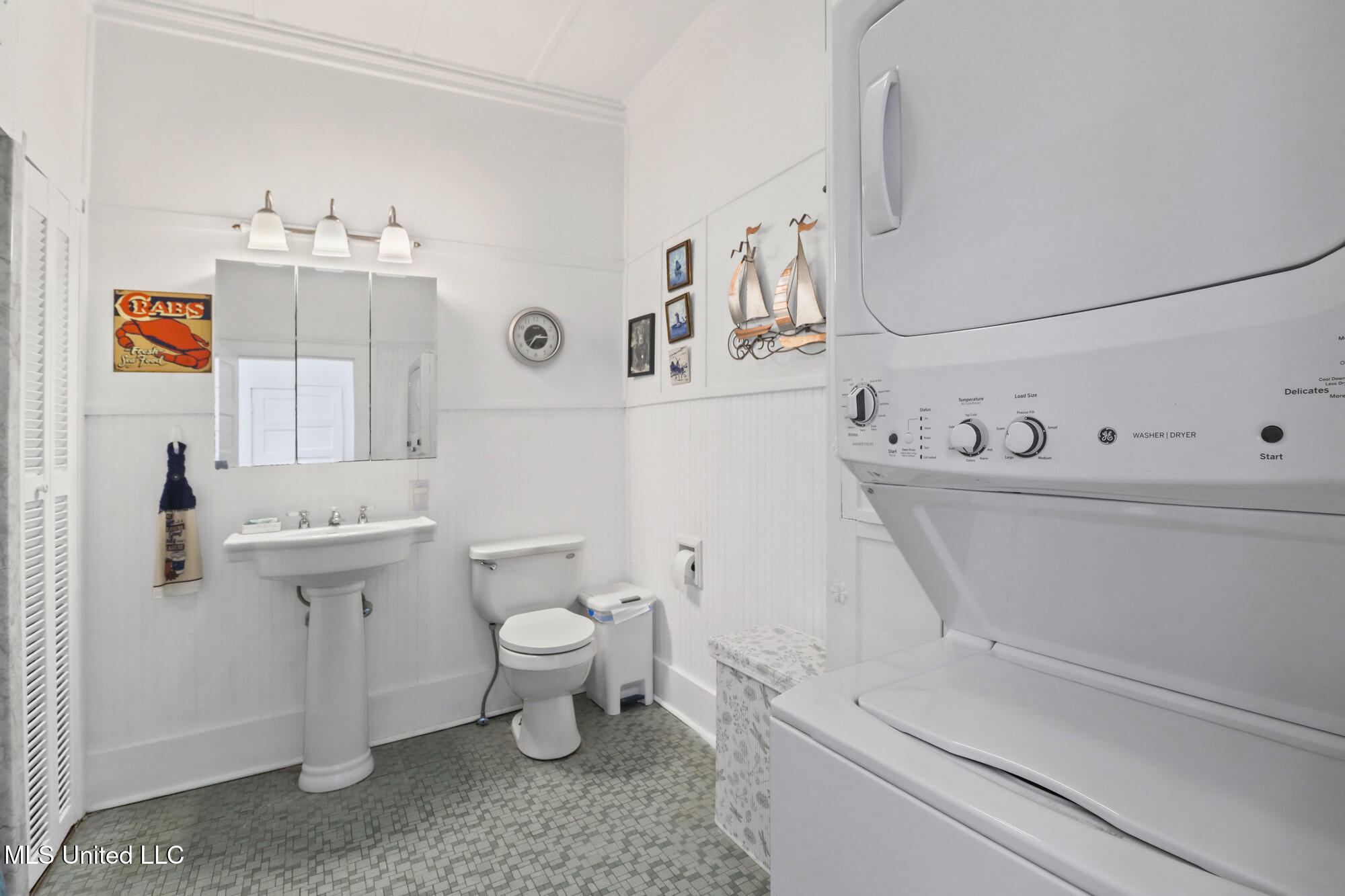 Waveland, Mississippi, 39576, United States, 3 Bedrooms Bedrooms, ,2 BathroomsBathrooms,Residential,For Sale,1991411