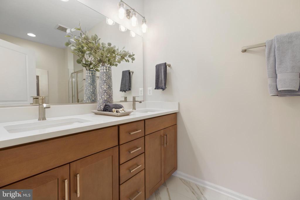 Fredericksburg, Virginia, 22408, United States, 3 Bedrooms Bedrooms, ,4 BathroomsBathrooms,Residential,For Sale,1850109