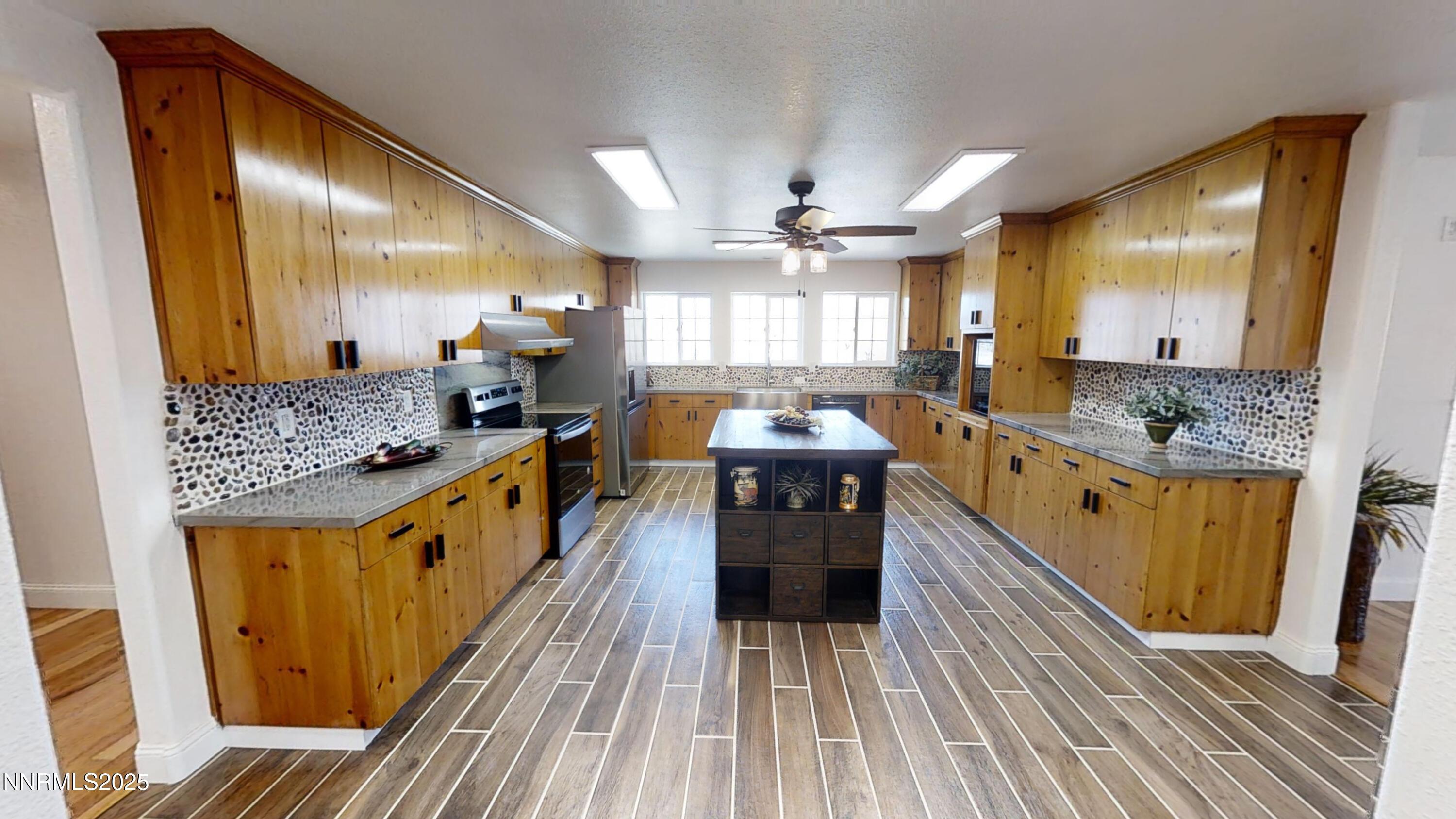 Sparks, Nevada, 89434, United States, 4 Bedrooms Bedrooms, ,4 BathroomsBathrooms,Residential,For Sale,1925240