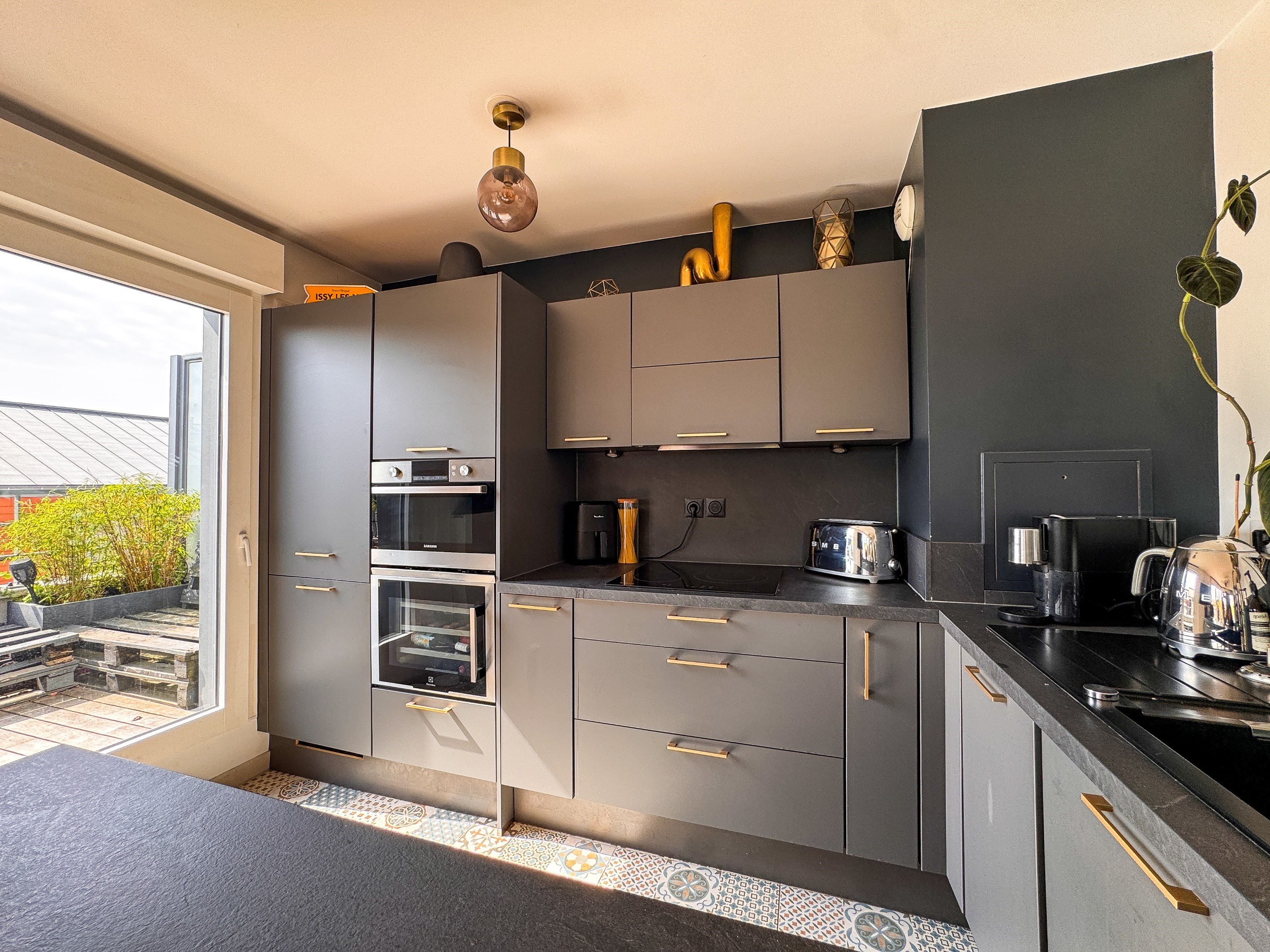  Issy-les-Moulineaux (City Centre) – Top floor 2-bedroom apartment with terrace … - 物件實景