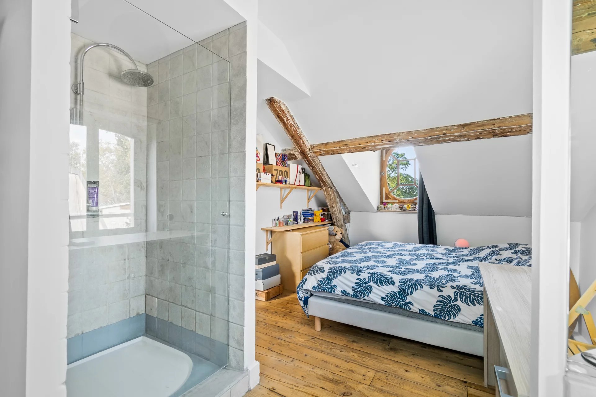 Le Vésinet, Île-de-France, 78110, FR, 3 Bedrooms Bedrooms, ,5 BathroomsBathrooms,Residential,For Sale,1994854