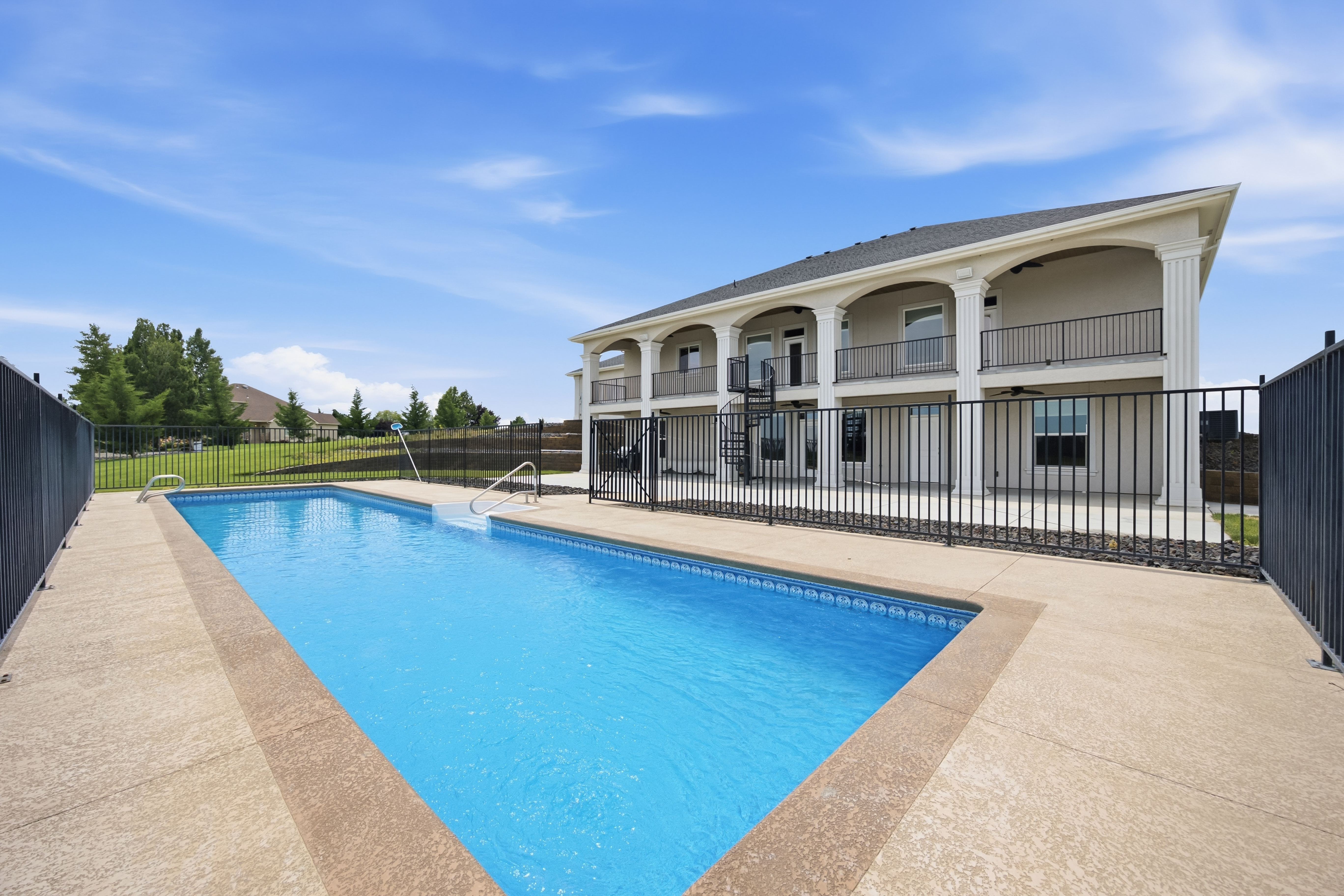  Country Estate with Shop & Pool - 物件實景