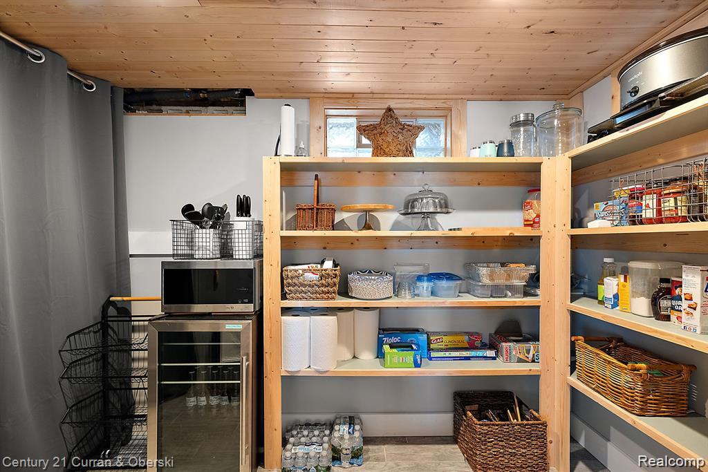 Jackson, Michigan, 49201, United States, 3 Bedrooms Bedrooms, ,2 BathroomsBathrooms,Residential,For Sale,1982188