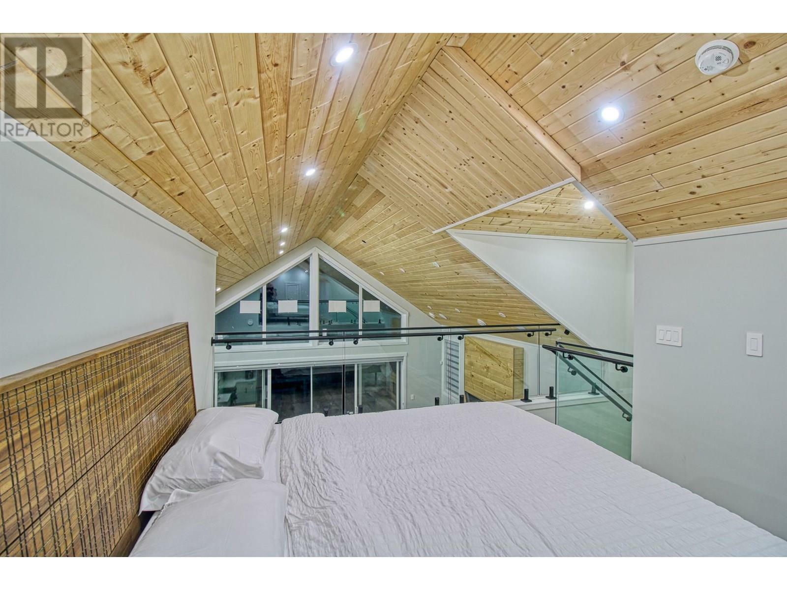 KELOWNA, British Columbia, V1Z 3R8, CA, 3 Bedrooms Bedrooms, ,2 BathroomsBathrooms,Residential,For Sale,1865801