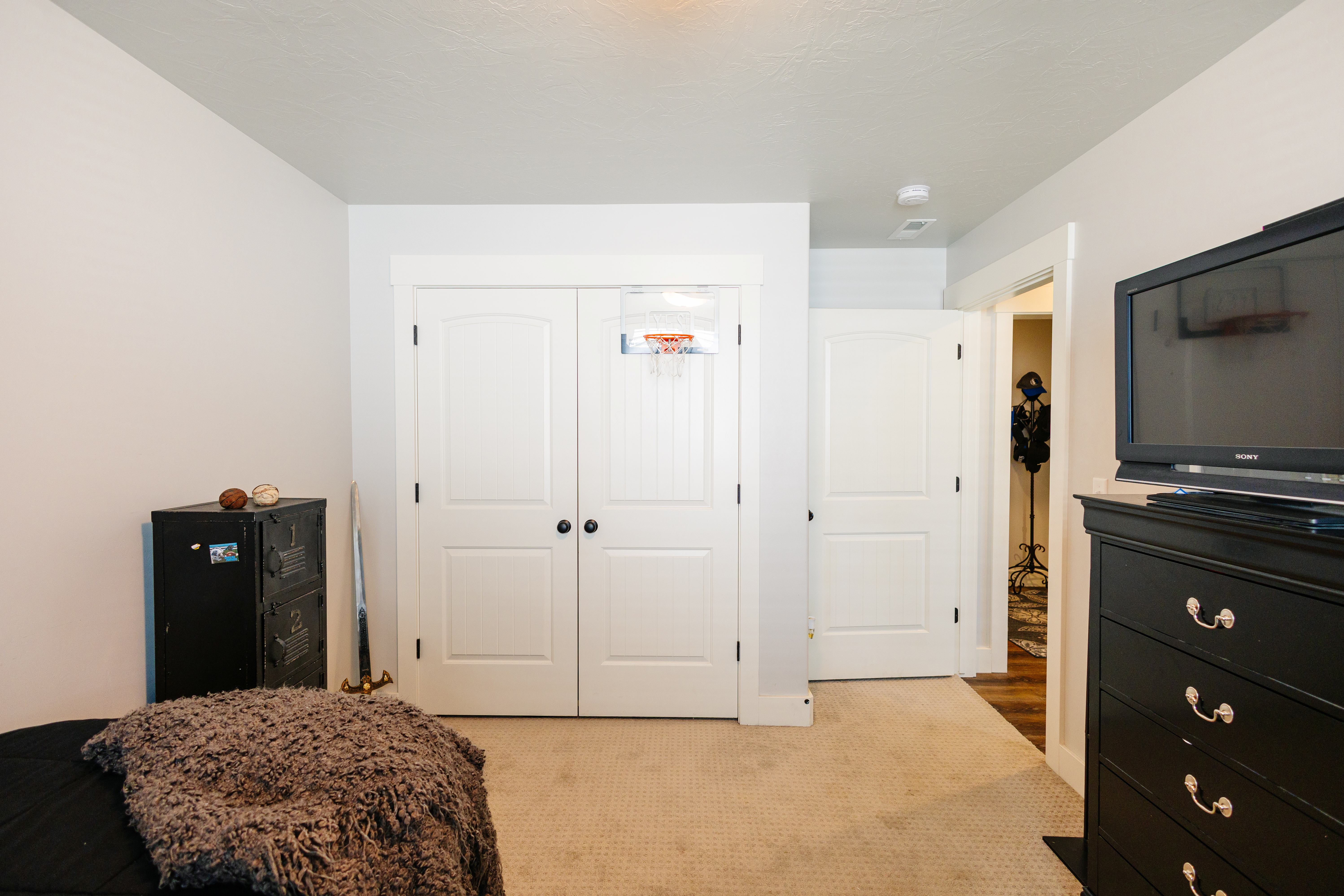Hyde Park, Utah, 84318, United States, 4 Bedrooms Bedrooms, ,4 BathroomsBathrooms,Residential,For Sale,1921170