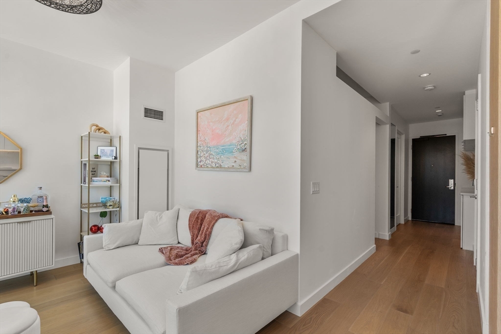 Boston, Massachusetts, 02215, United States, 1 Bedroom Bedrooms, ,1 BathroomBathrooms,Residential,For Sale,1938764