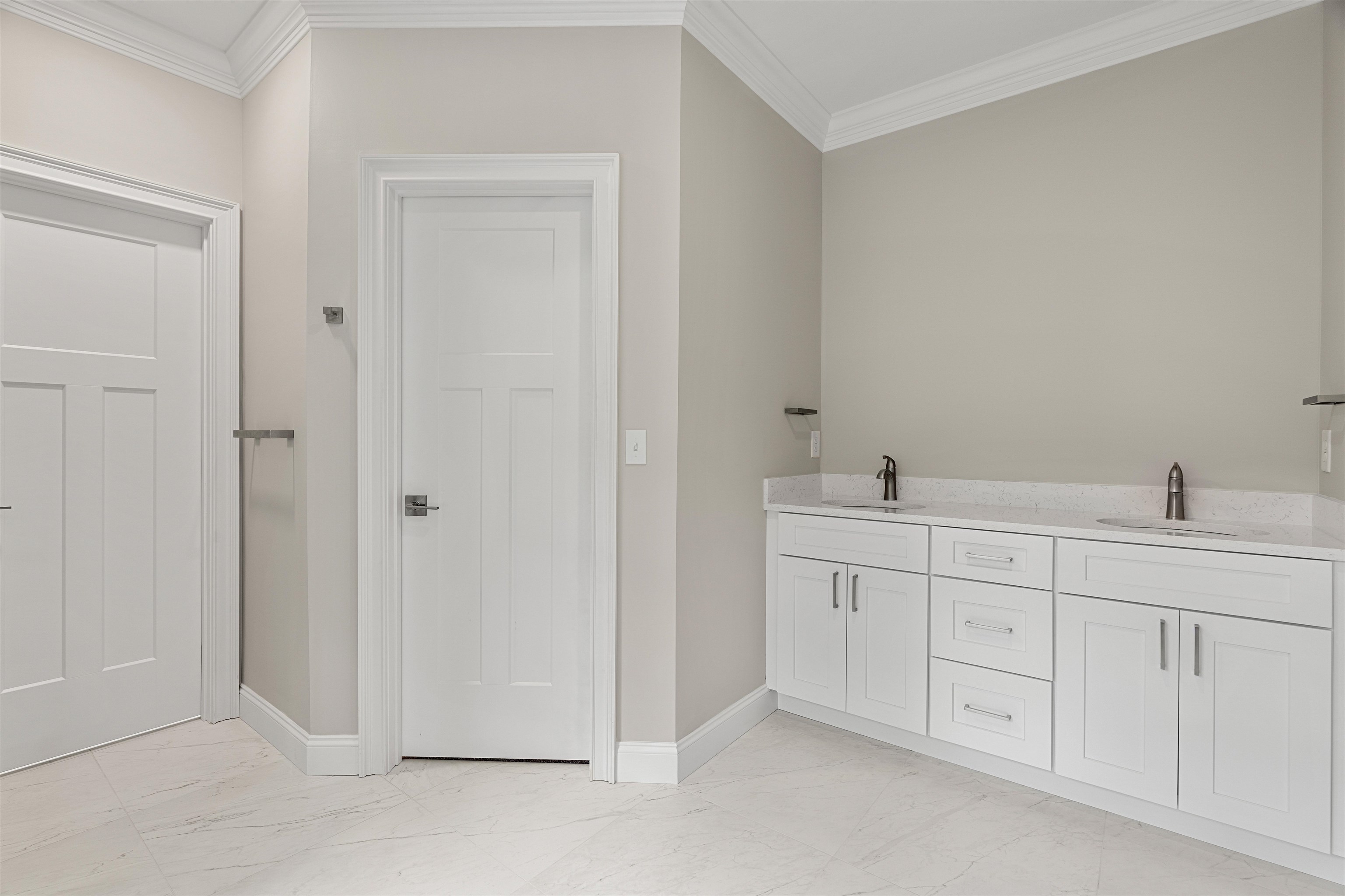Hooksett, New Hampshire, 03106, United States, 4 Bedrooms Bedrooms, ,3 BathroomsBathrooms,Residential,For Sale,1895985