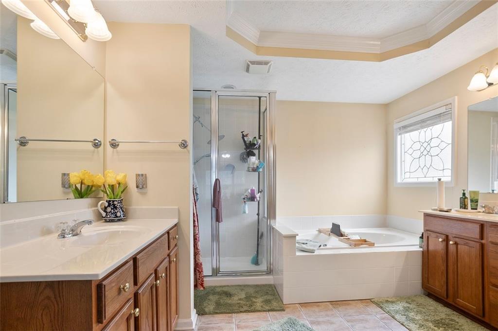 Covington, Georgia, 30014, United States, 5 Bedrooms Bedrooms, ,5 BathroomsBathrooms,Residential,For Sale,2003102