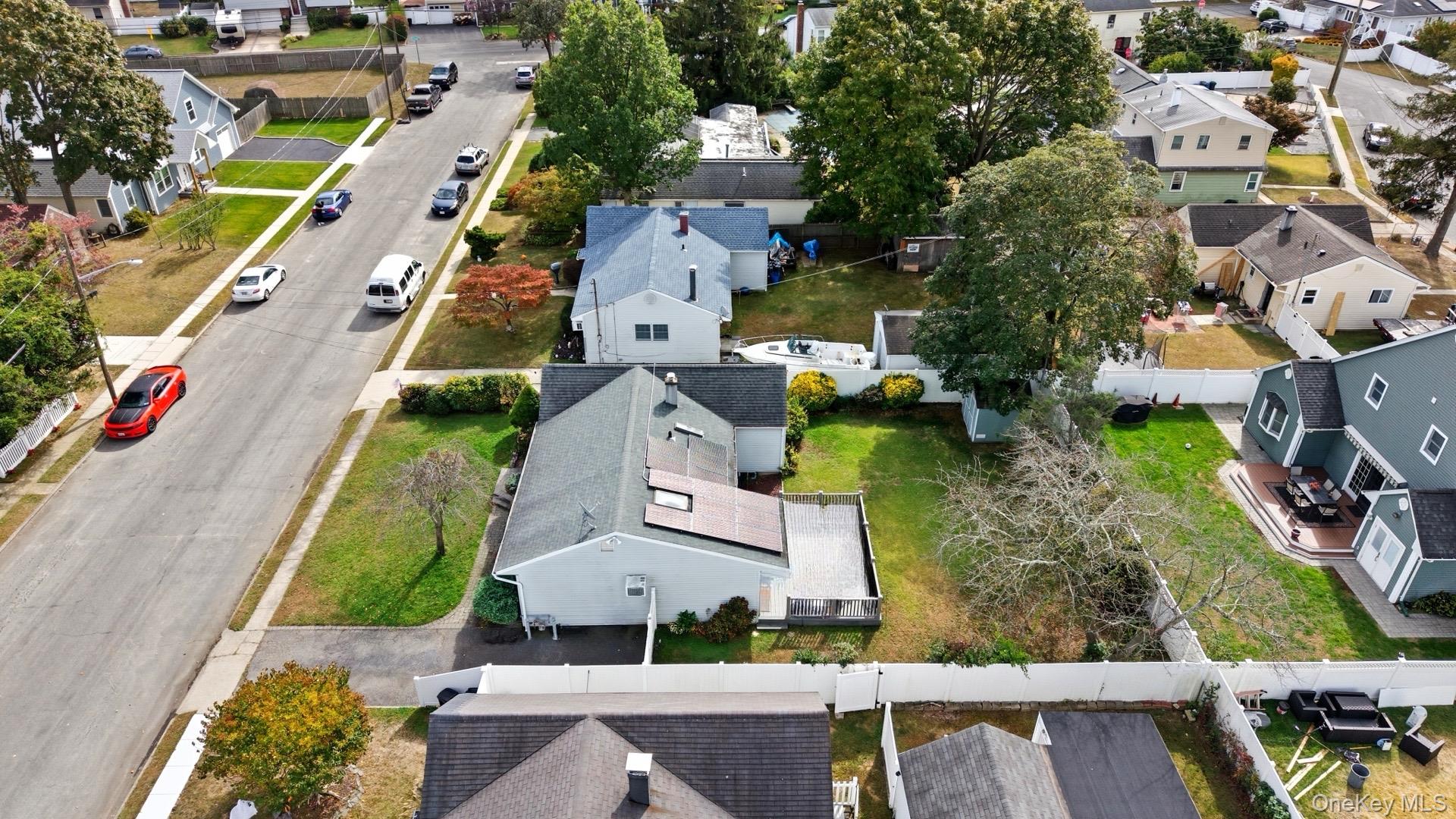 Lindenhurst, New York, 11757, United States, 3 Bedrooms Bedrooms, ,1 BathroomBathrooms,Residential,For Sale,1963707