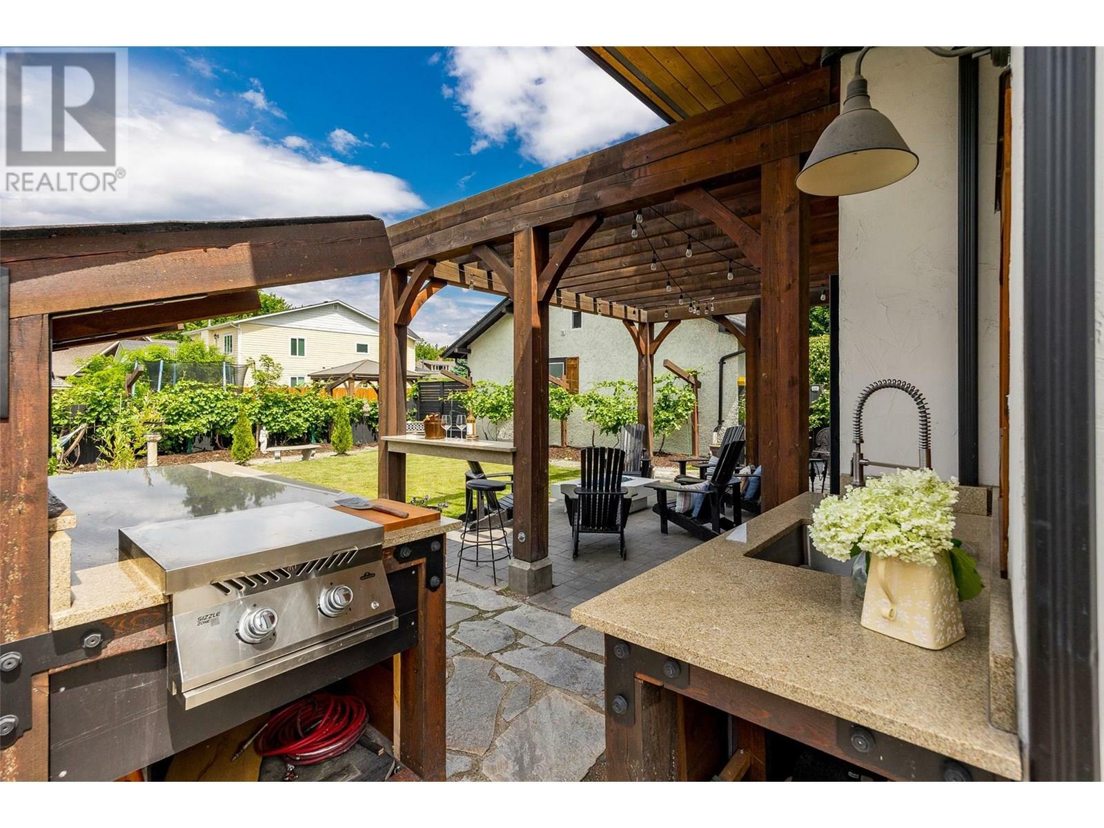 KELOWNA, British Columbia, V1Y 5N3, CA, 6 Bedrooms Bedrooms, ,4 BathroomsBathrooms,Residential,For Sale,1883056