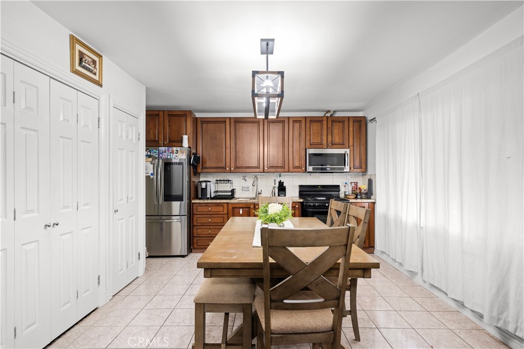 Los Angeles, California, 90011, United States, 4 Bedrooms Bedrooms, ,3 BathroomsBathrooms,Residential,For Sale,1984518