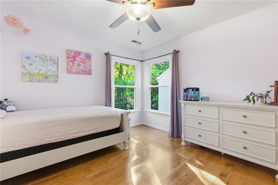 Yorktown, Virginia, 23693, United States, 6 Bedrooms Bedrooms, ,3 BathroomsBathrooms,Residential,For Sale,1987855