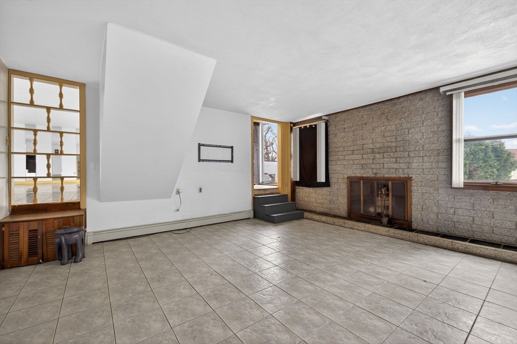 Framingham, Massachusetts, 01702, United States, 5 Bedrooms Bedrooms, ,5 BathroomsBathrooms,Residential,For Sale,2035320