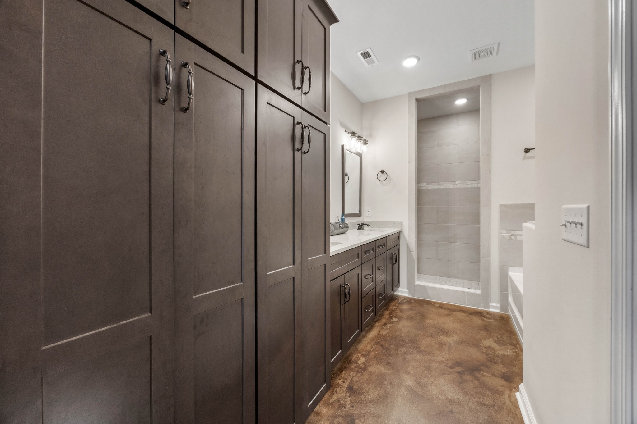 Indian Mound, Tennessee, 37079, United States, 3 Bedrooms Bedrooms, ,2 BathroomsBathrooms,Residential,For Sale,1866881