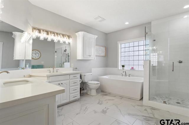 Lindale, Texas, 75771, United States, 3 Bedrooms Bedrooms, ,3 BathroomsBathrooms,Residential,For Sale,1995142