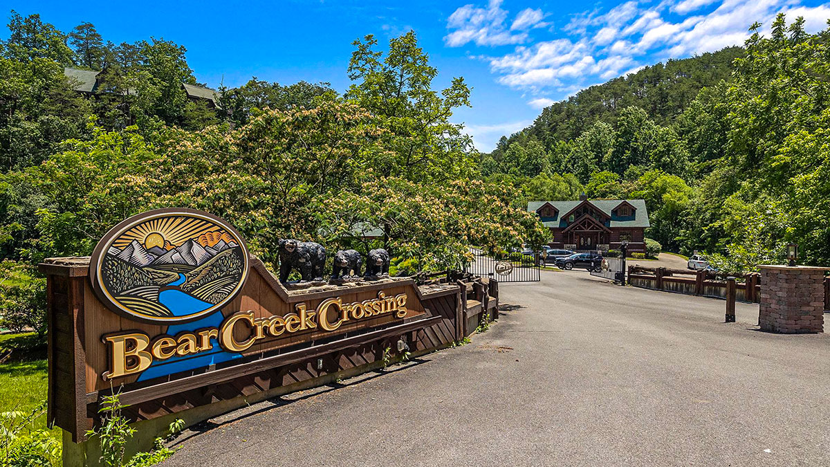 Sevierville, Tennessee, 37876, United States, 6 Bedrooms Bedrooms, ,7 BathroomsBathrooms,Residential,For Sale,1984488