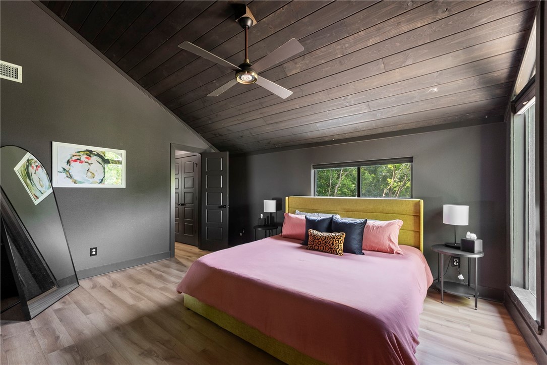 Fayetteville, Arkansas, 72703, United States, 2 Bedrooms Bedrooms, ,3 BathroomsBathrooms,Residential,For Sale,1846597