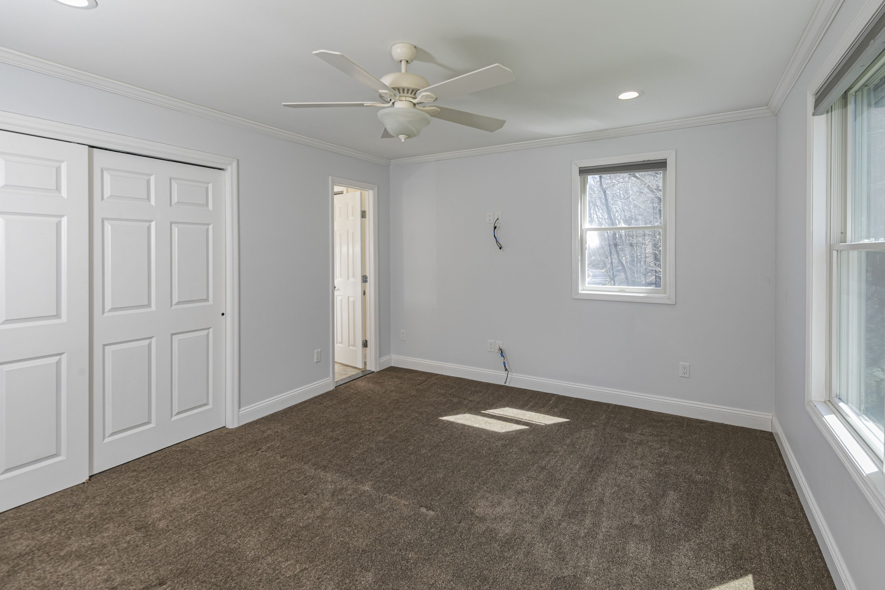  Tranquil Custom Home in a Serene Wooded Section of Skillman - 物件實景