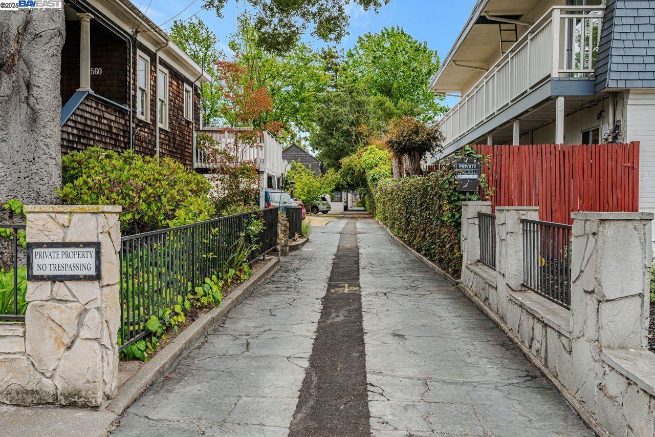 Alameda, California, 94501, United States, 1 Bedroom Bedrooms, ,1 BathroomBathrooms,Residential,For Sale,1917026