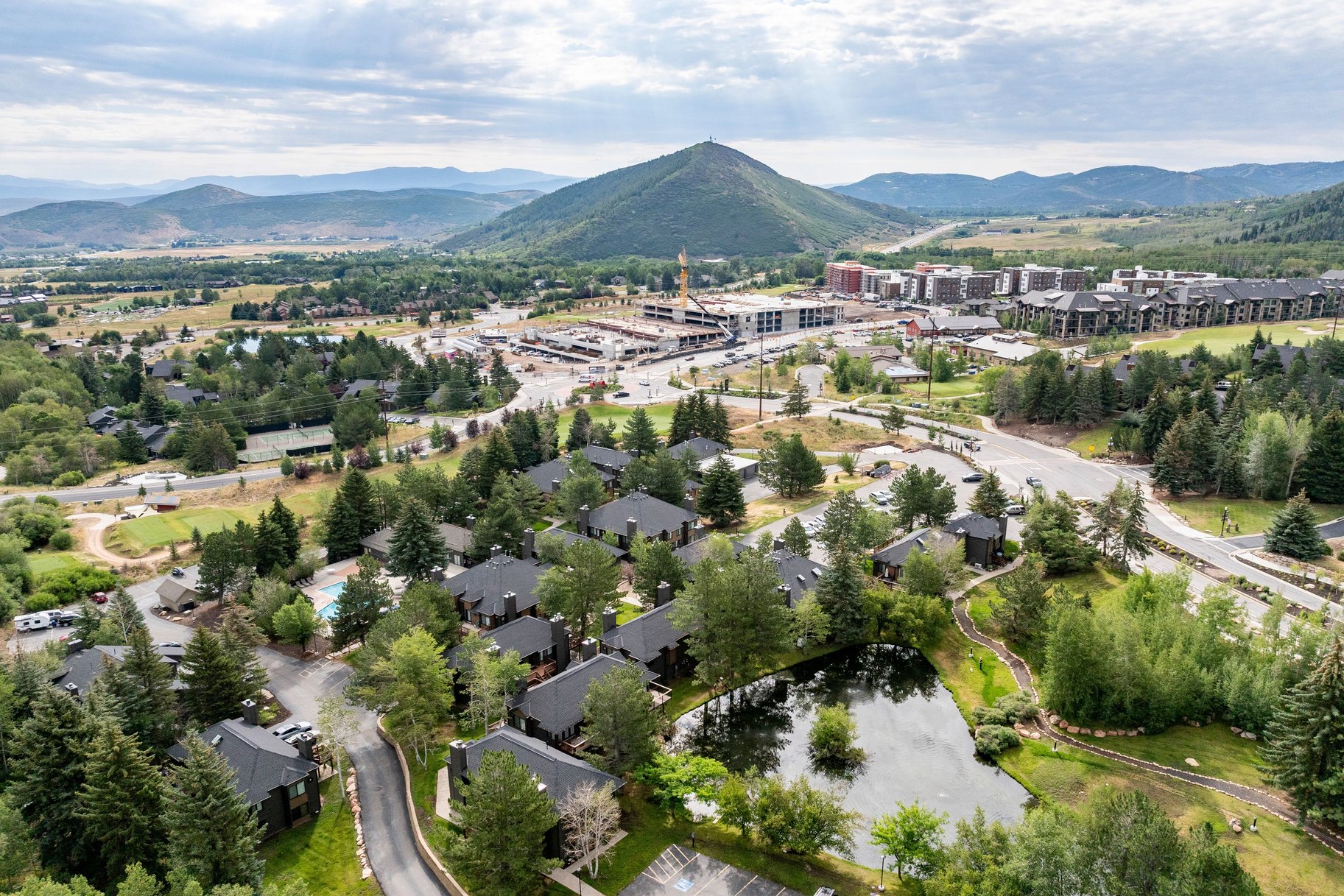  Ground Level Unit, Walk to Ski Lifts - 物件實景