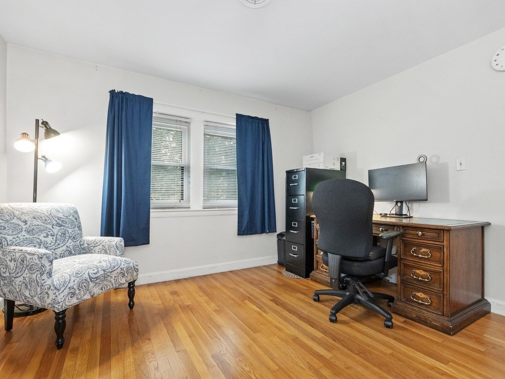 Waltham, Massachusetts, 02452, United States, 2 Bedrooms Bedrooms, ,2 BathroomsBathrooms,Residential,For Sale,1902655