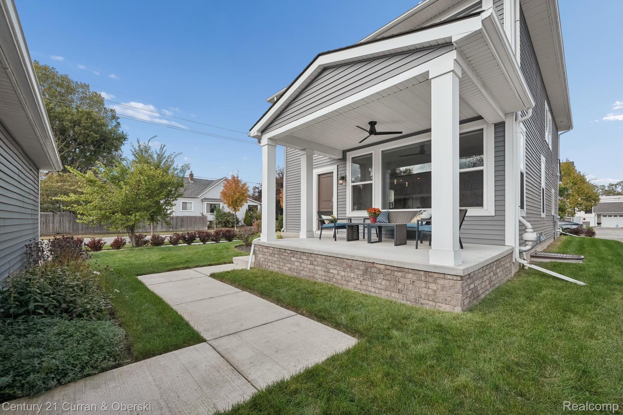 Ferndale, Michigan, 48220, United States, 3 Bedrooms Bedrooms, ,3 BathroomsBathrooms,Residential,For Sale,1984138