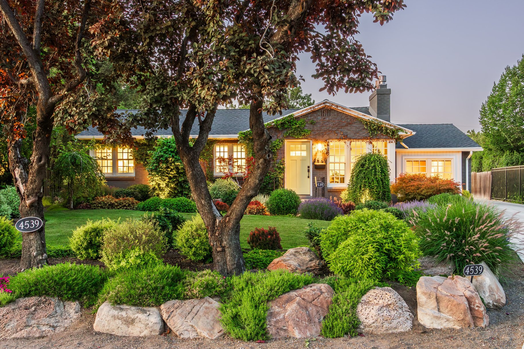  Tastefully Updated Holladay Rambler on .60 acre Manicured Lot - 物件實景