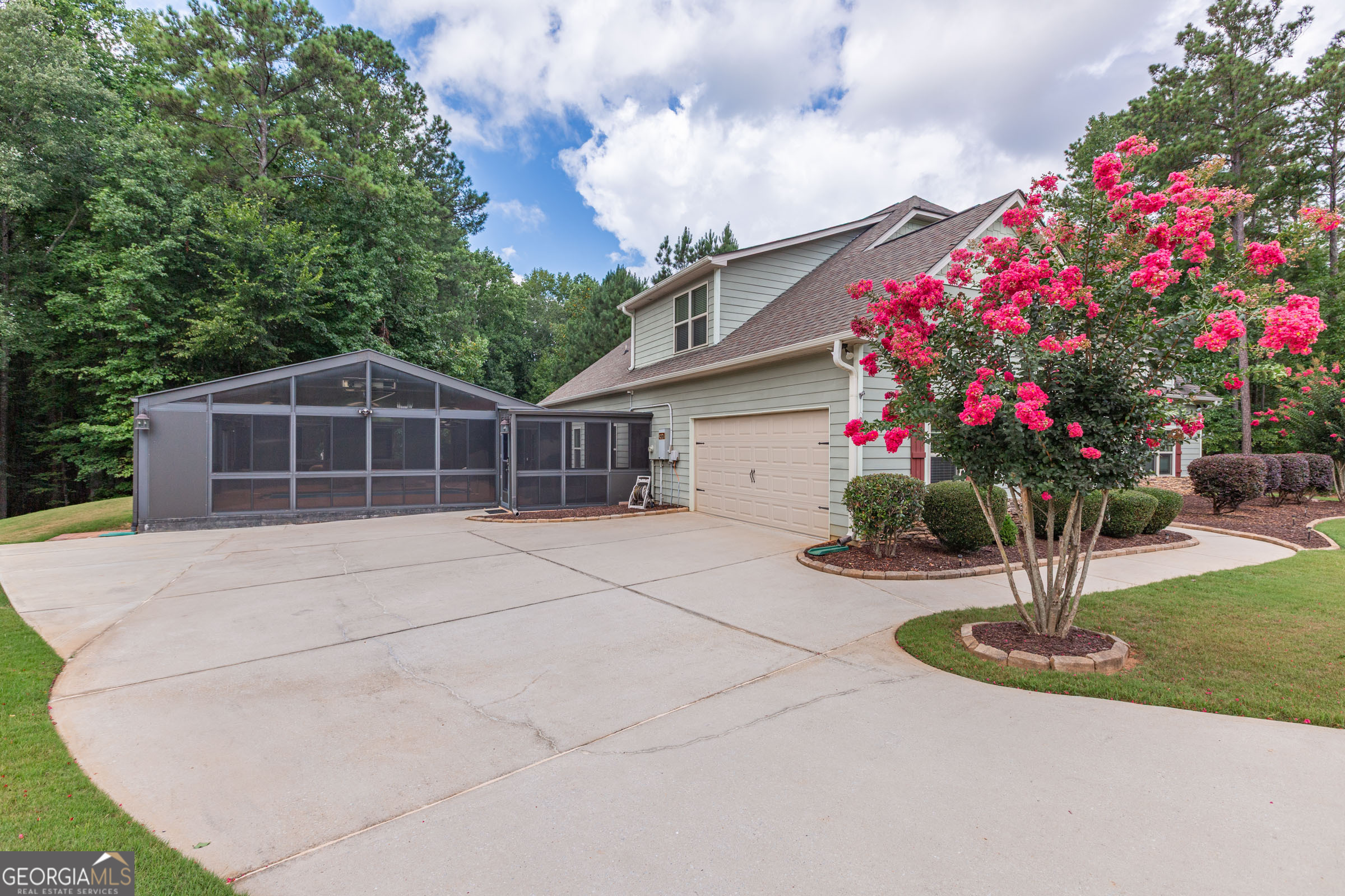 Senoia, Georgia, 30276, United States, 4 Bedrooms Bedrooms, ,3 BathroomsBathrooms,Residential,For Sale,1970203