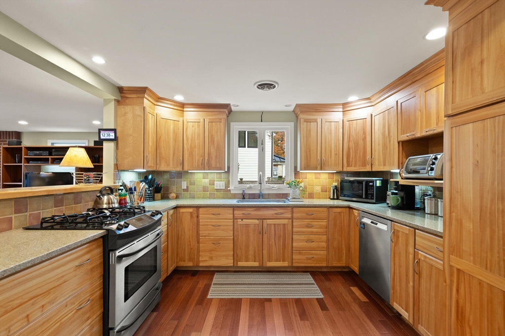 Lynnfield, Massachusetts, 01940, United States, 3 Bedrooms Bedrooms, ,2 BathroomsBathrooms,Residential,For Sale,1987735