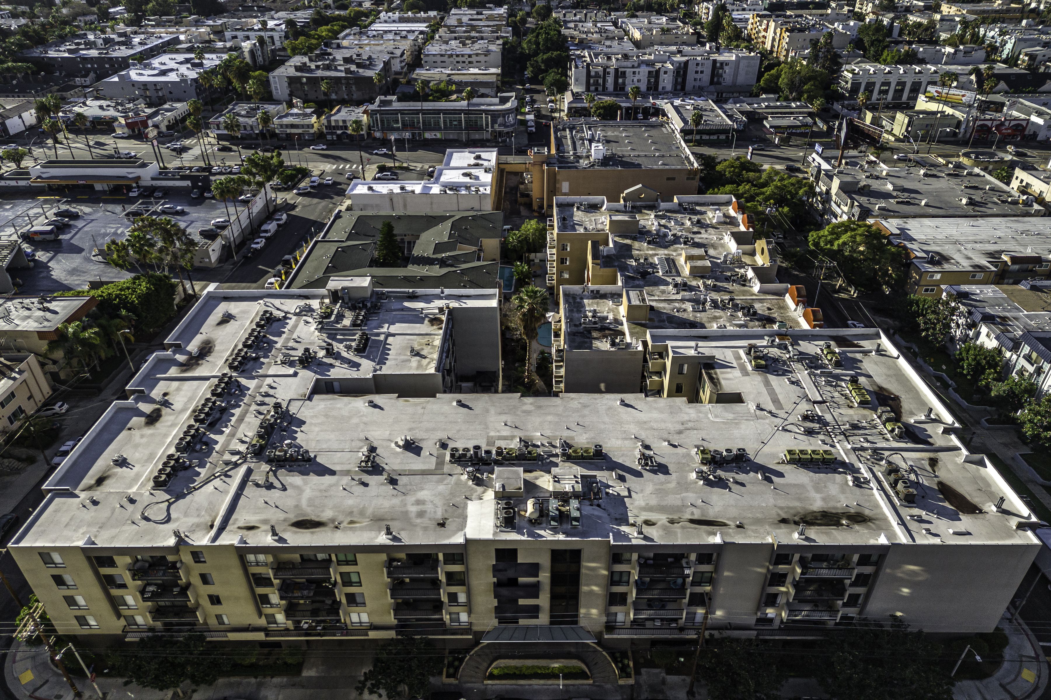  7320 Hawthorn Ave - 物件實景