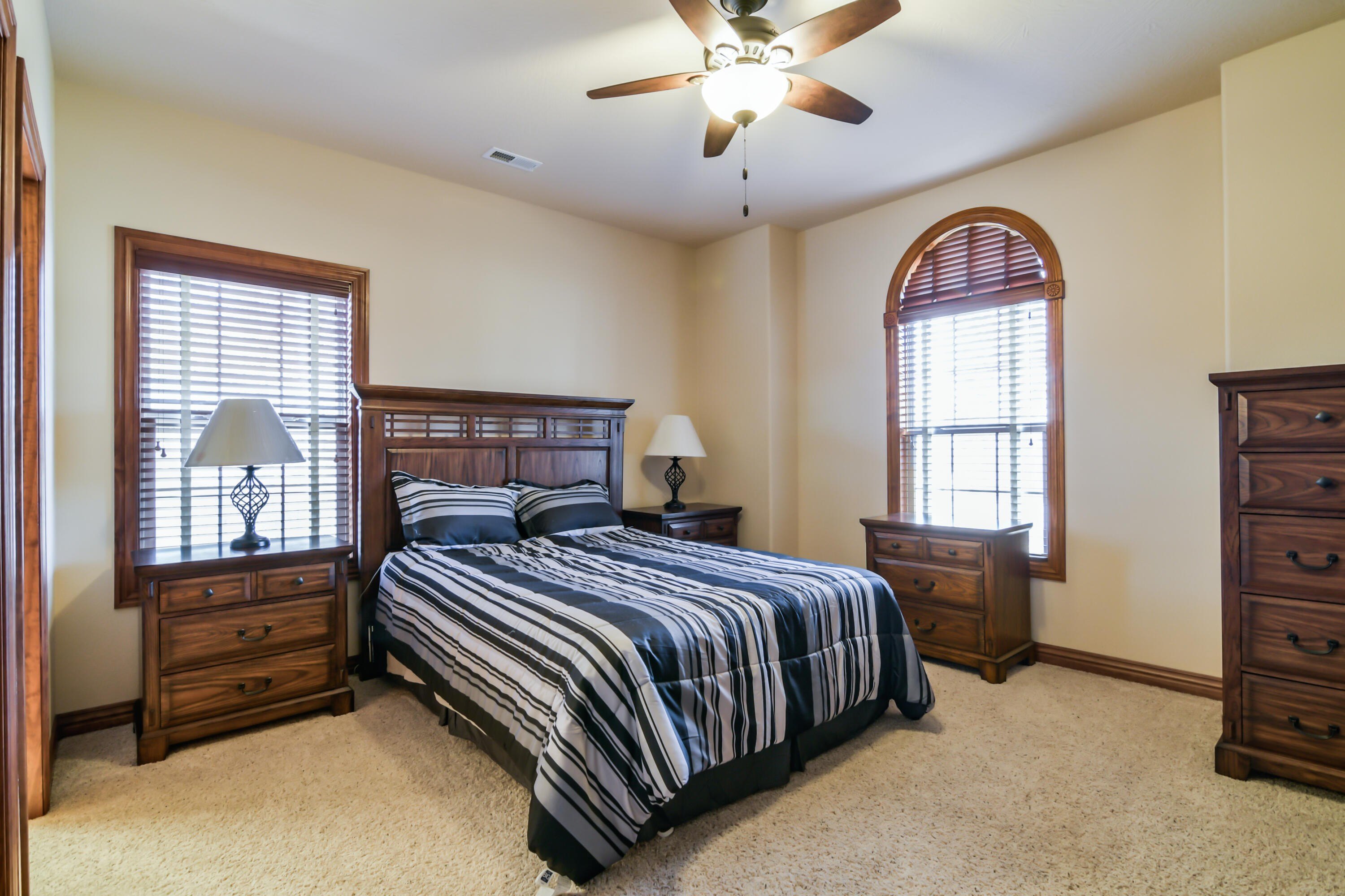 Walnut Shade, Missouri, 65771, United States, 6 Bedrooms Bedrooms, ,5 BathroomsBathrooms,Residential,For Sale,1975828