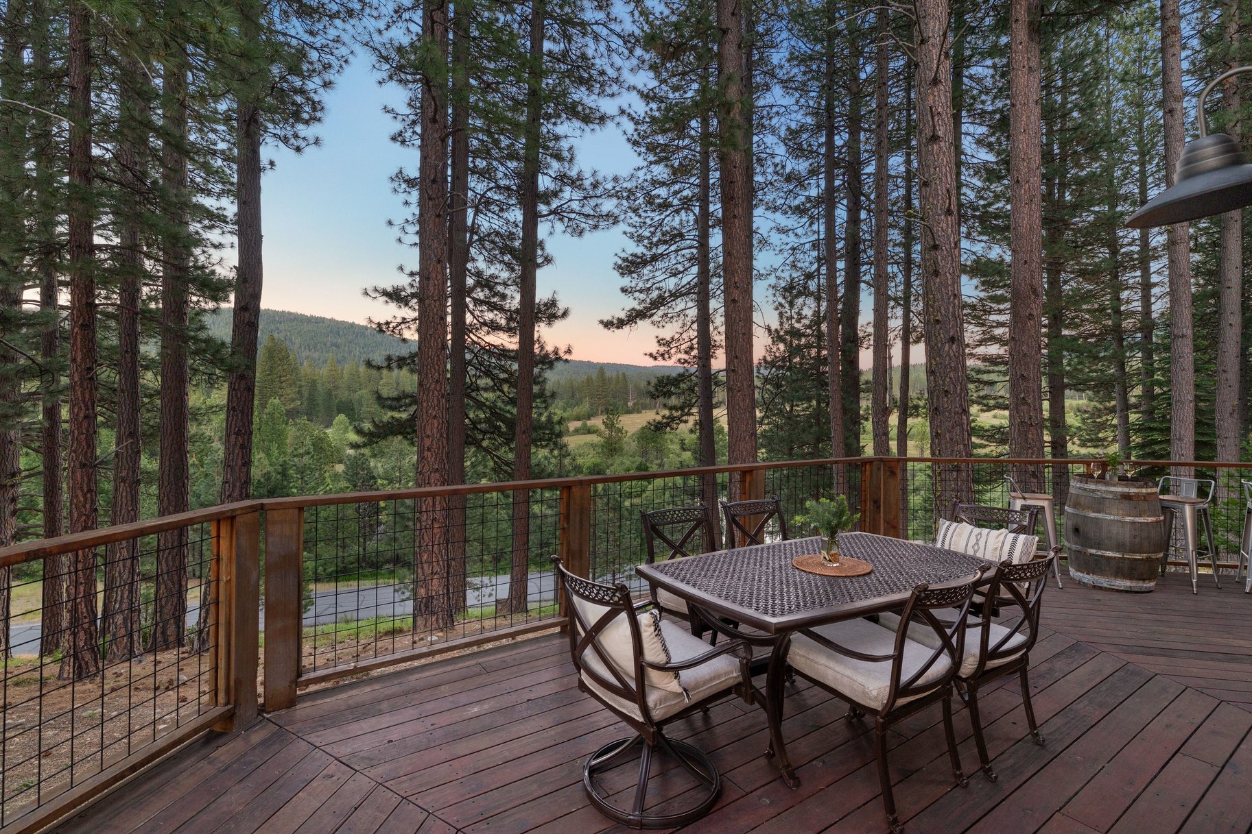  Hilltop Whitehawk Ranch Estate with Sweeping Meadow, Pond & Mountain Views - 物件實景