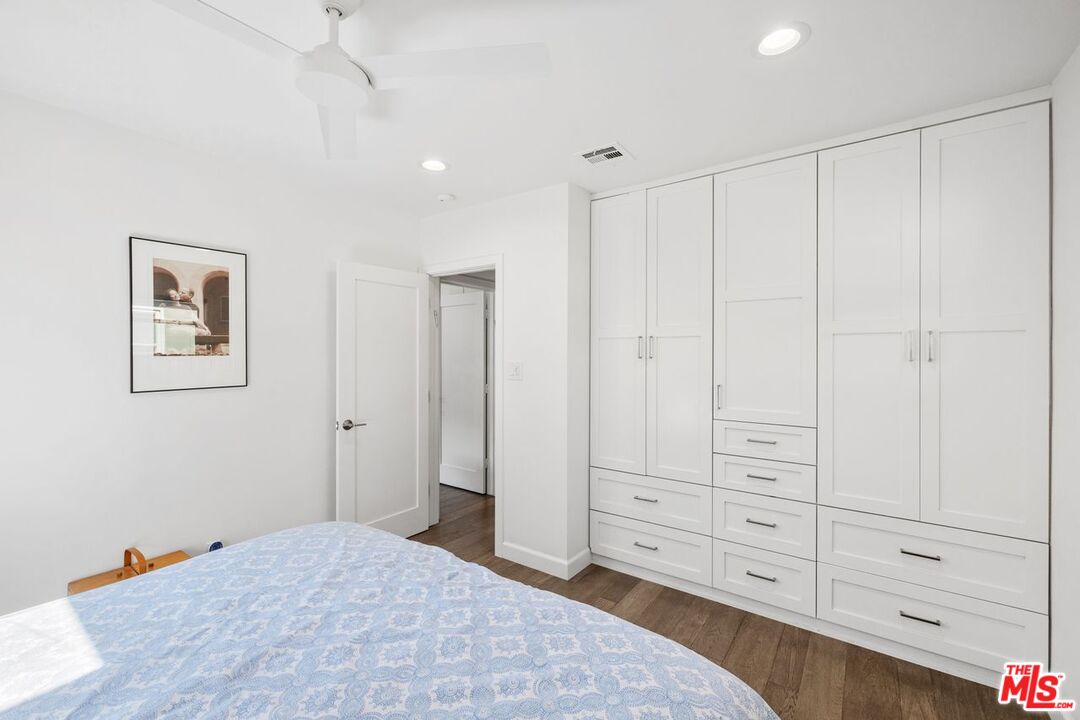 Los Angeles, California, 90034, United States, 4 Bedrooms Bedrooms, ,Residential,For Sale,1991116