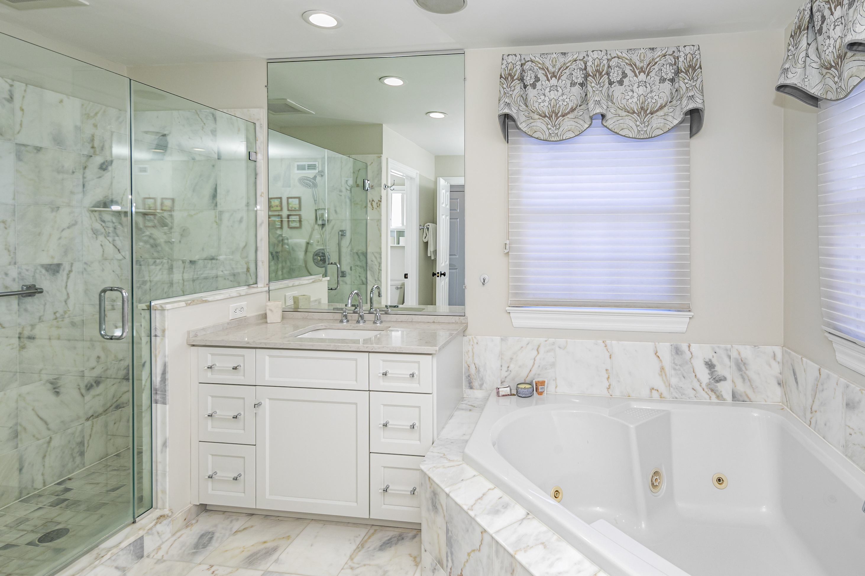  Exceptional Design and Thoughtful Updates in a Rare Governors Lane Offering - 物件實景