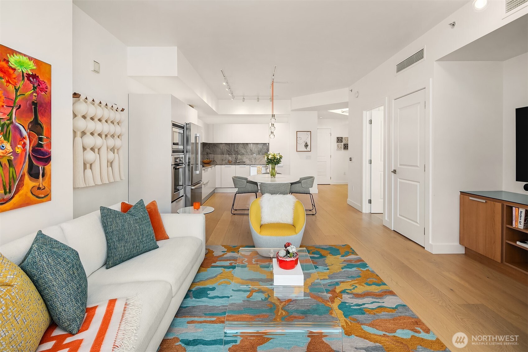 Seattle, Washington, 98101, United States, 1 Bedroom Bedrooms, ,2 BathroomsBathrooms,Residential,For Sale,1913500