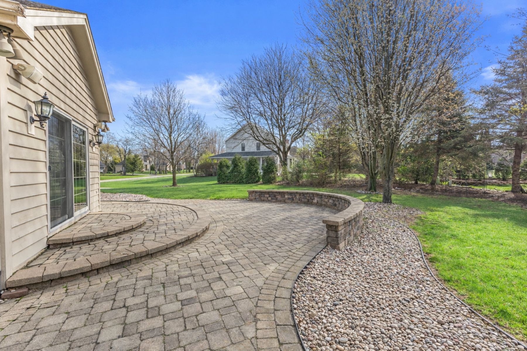  Gracious Colonial in Prime Location in Caledonia - 物件實景