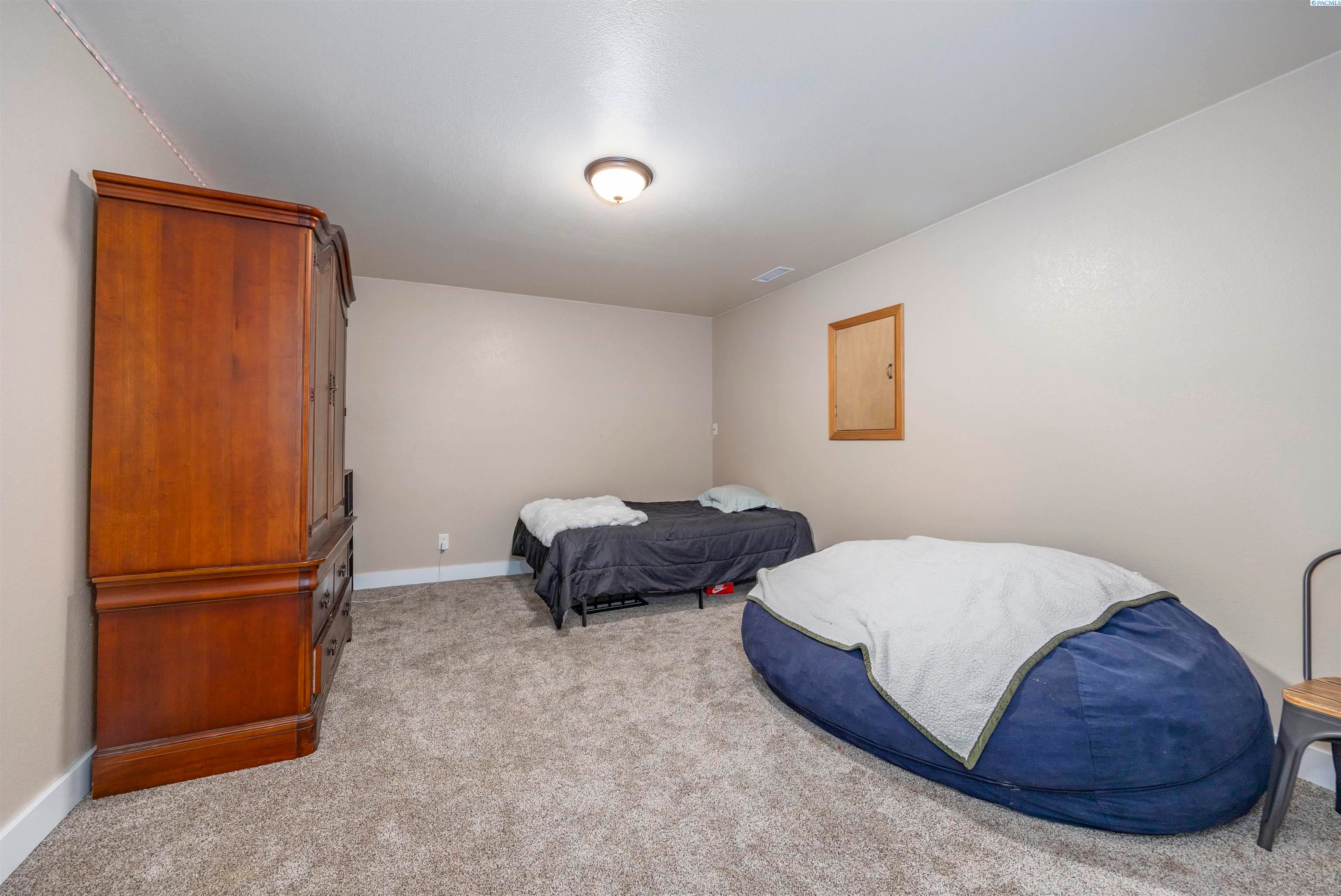 Kennewick, Washington, 99337, United States, 4 Bedrooms Bedrooms, ,2 BathroomsBathrooms,Residential,For Sale,1978666