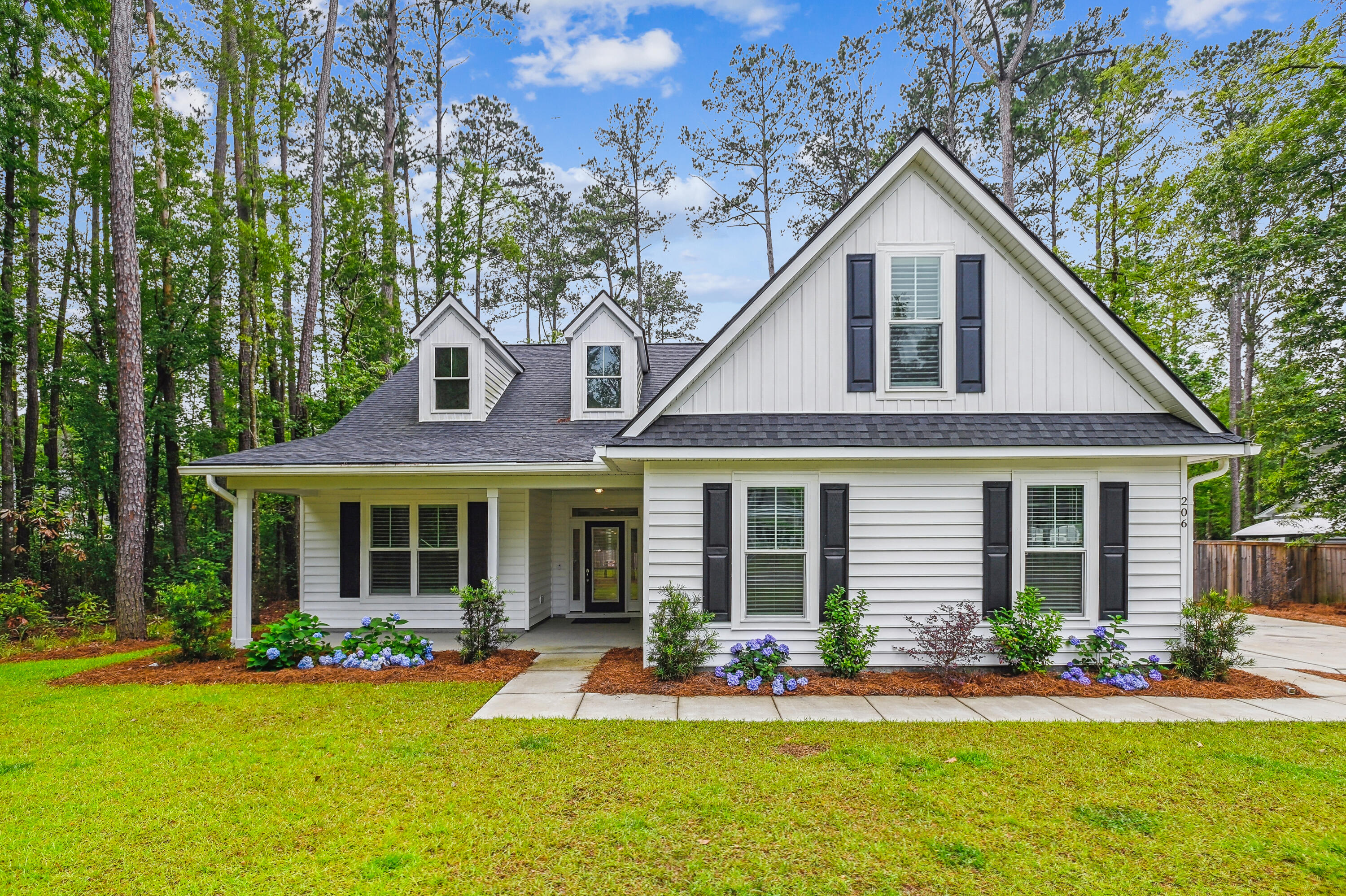 Summerville, South Carolina, 29483, United States, 4 Bedrooms Bedrooms, ,4 BathroomsBathrooms,Residential,For Sale,1897286